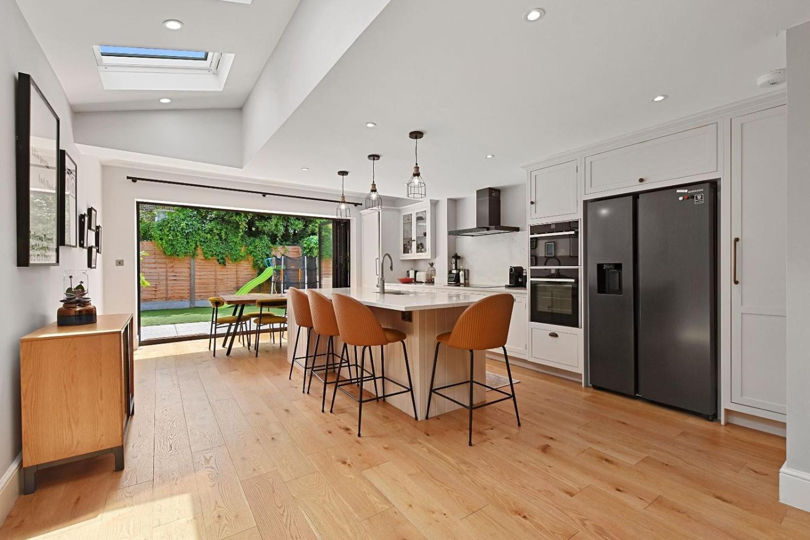 Modern 4 Bedroom Family Home In Highbury, Central Londra Esterno foto